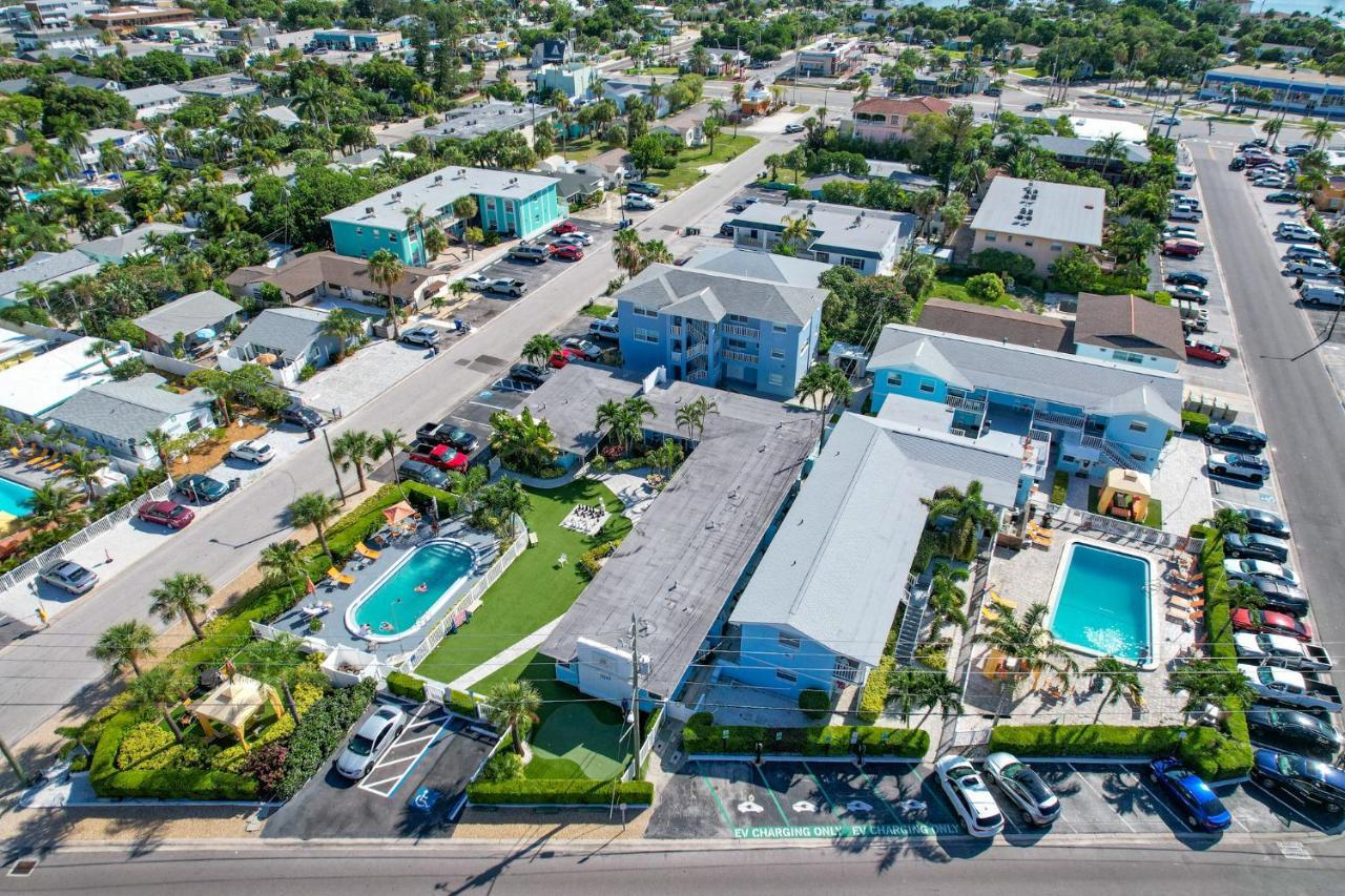 St. Pete Beach Suites Exterior photo