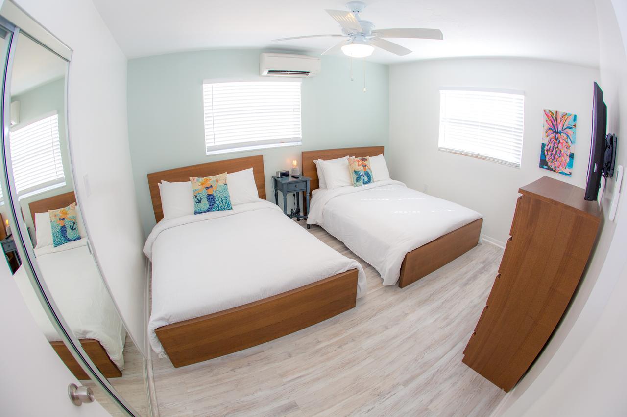 St. Pete Beach Suites Exterior photo