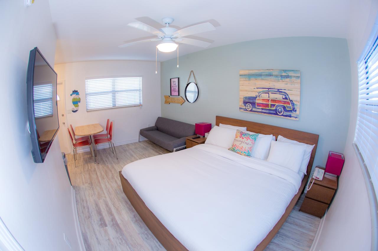 St. Pete Beach Suites Exterior photo
