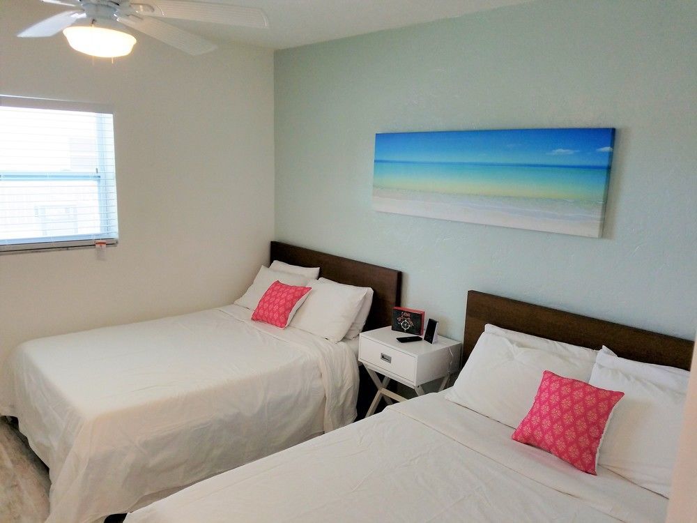 St. Pete Beach Suites Exterior photo